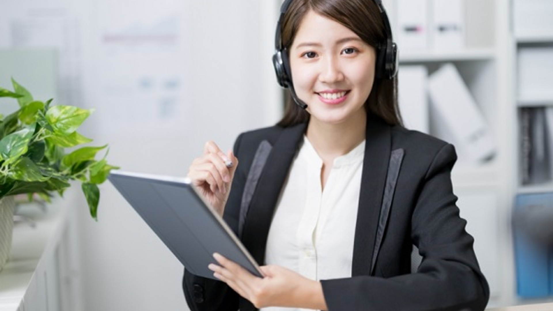 Hình ảnh hỗ trợ khách hàng NHATVIP