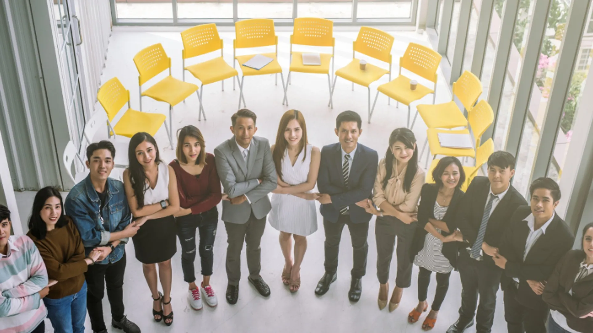 Hình ảnh quản lý rủi ro cá cược, biểu đồ tài chính và đồng hồ